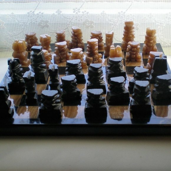 Carved Stone Onyx Marble Chess Set Mexican Aztec Mayan Design 32 Piece And Board - Picture 2 of 5